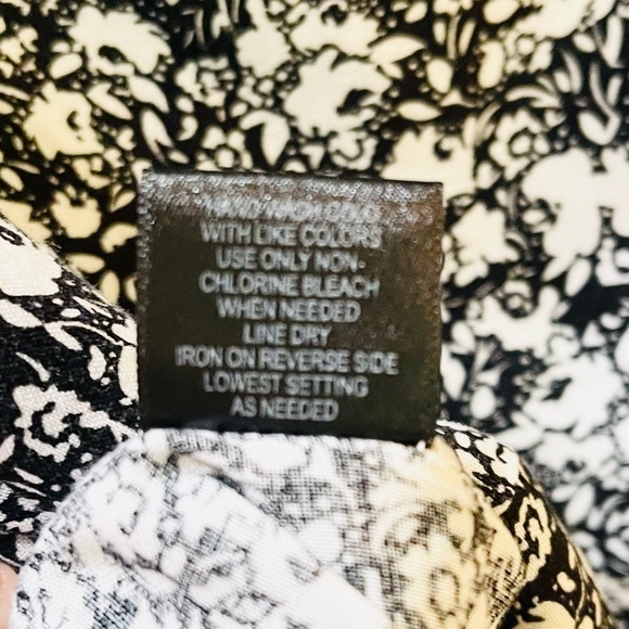 Trixxi Crop Top button up black & white floral size XL loose fit - Picture 7 of 9